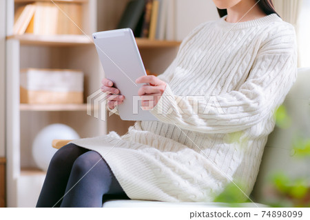 Pregnant woman with tablet 74898099