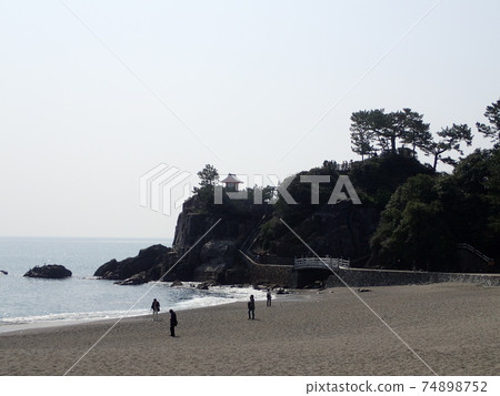 Katsurahama位於高知縣高知市浦田市，是著名的月球海灘，其沙灘呈弓形延伸至太平洋。 74898752