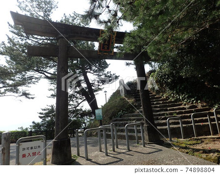 Katsurahama位於高知縣高知市浦田市,是著名的月球海灘,其沙灘呈弓形延伸至太平洋。 Katsurahama位於高知縣高知市浦田市,是著名的月球海灘,其沙灘呈弓形延伸至太平洋。 74898804