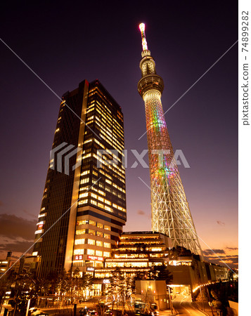 Tokyo sky tree at dusk Tokyo sky tree at dusk 74899282