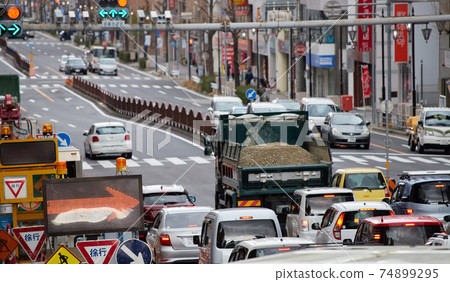 Traffic jam at the morning intersection in Nagoya 74899295