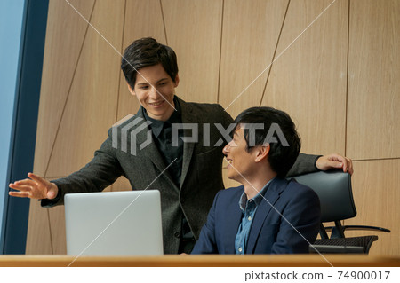 Foreign-affiliated businessman 74900017