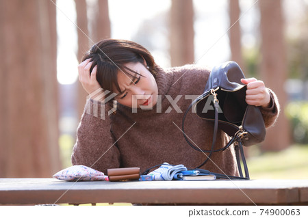A woman who notices something left behind 74900063