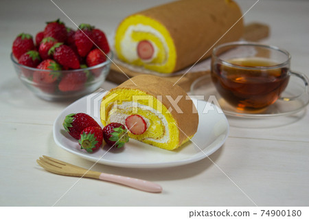 草莓卷蛋糕 74900180
