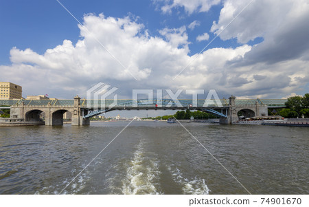 View of the Pushkinsky (Andreevsky) Bridge and Moskva River (day). Moscow, Russia 74901670