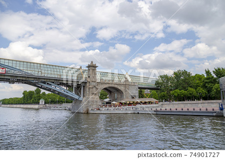 View of the Pushkinsky (Andreevsky) Bridge and Moskva River (day). Moscow, Russia 74901727