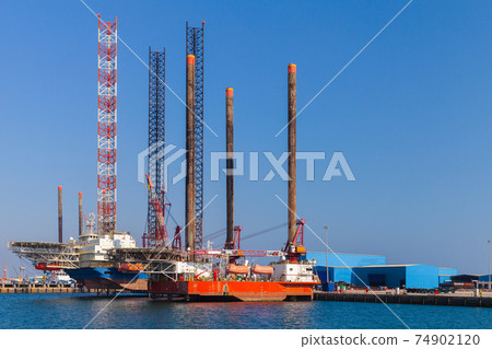 Offshore Supply Ship and crude oil platform. Saudi Arabia port Offshore Supply Ship and crude oil platform. Saudi Arabia port 74902120