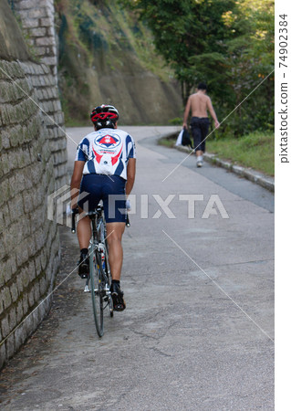 26 Sept 2007 Cyclists racing on country roads on a sunny day 26 Sept 2007 Cyclists racing on country roads on a sunny day 74902384