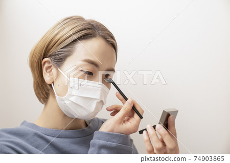 面具化妝的女人 74903865