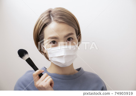 面具化妝的女人 74903919
