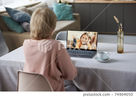 Talking to grandchild online 74904050