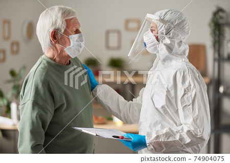Man consulting with doctor 74904075