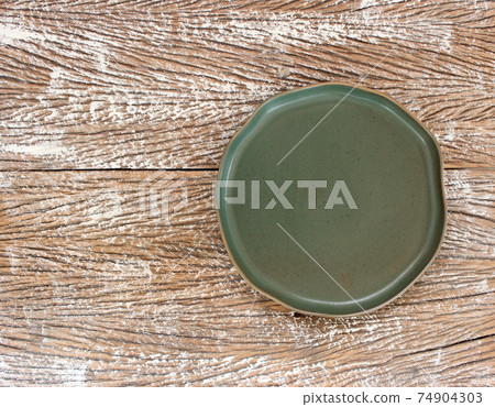 Empty modern ceramic plate on wood table background ,top view 74904303