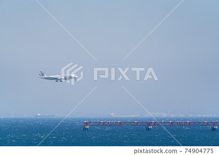 東京大田區著陸飛機的機場風光 74904775