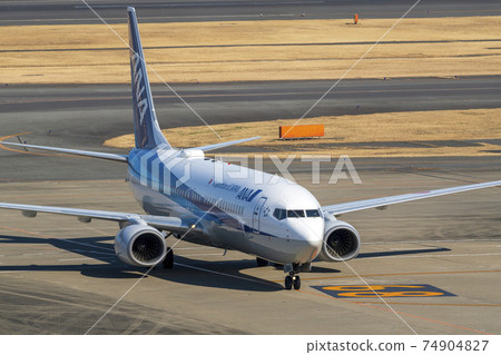 東京大田區滑行飛機的機場風光 東京大田區滑行飛機的機場風光 74904827