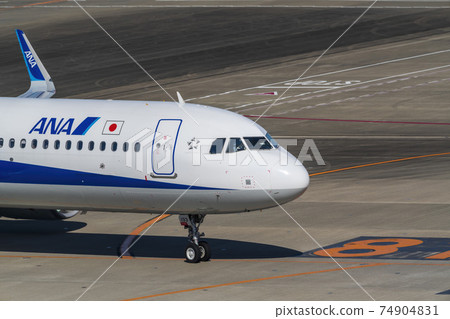 Airport scenery Taxiing airplane Ota-ku, Tokyo Airport scenery Taxiing airplane Ota-ku, Tokyo 74904831