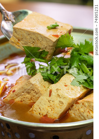 Stinky Tofu Roadside Stall Soup Spoon Eating Eating Stincky Tofu チョウドウフ 74905231