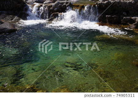 山stream風光,瀑布盆地,河面,河床 山stream風光,瀑布盆地,河面,河床 74905311