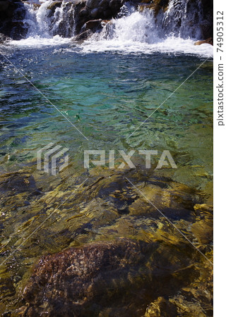 山stream風光,瀑布盆地,河面,河床 山stream風光,瀑布盆地,河面,河床 74905312