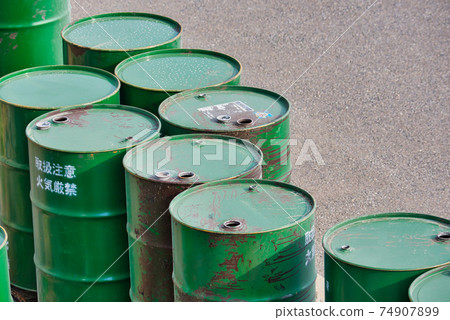 Drums used for transporting and storing liquids and powders Drums used for transporting and storing liquids and powders 74907899