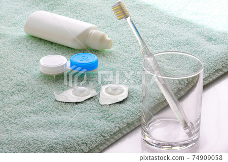 一次性隱形眼鏡和護理用品 一次性隱形眼鏡和護理用品 74909058