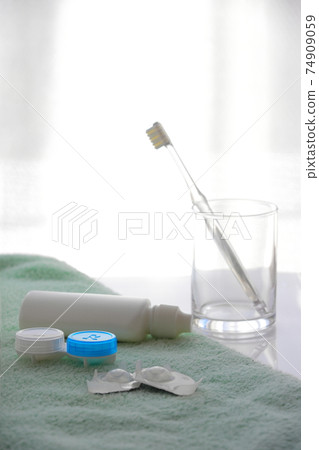 Disposable contact lenses and care products Disposable contact lenses and care products 74909059