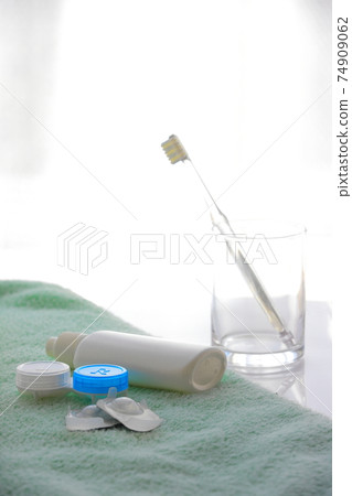 Disposable contact lenses and care products 74909062