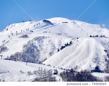 白馬八方尾根滑雪場天氣晴朗，長野縣白馬村 74909064