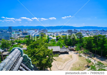 從松江城堡_五月(南側)的城堡塔查看 從松江城堡_五月(南側)的城堡塔查看 74909203