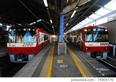 京急栗濱站的“紅色火車”線 74909776