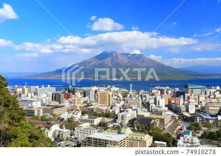 [Kagoshima Prefecture] Sakurajima seen from the Shiroyama Park Observatory 74910278