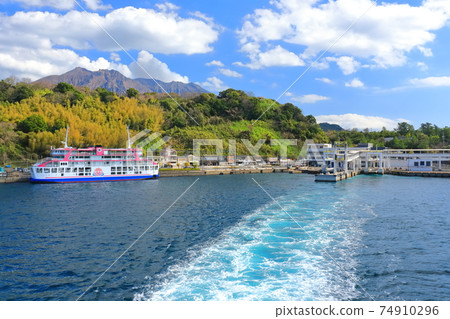 [Kagoshima Prefecture] Sakurajima seen from Sakurajima Ferry 74910296