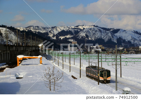 Joetsu Line (Minakami ⇔ Nagaoka) that goes to Uonuma Rural in winter 74912500