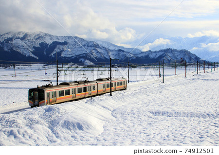 冬季前往魚沼鄉的上越線（水上⇔長岡） 74912501