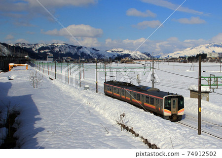 冬季前往魚沼鄉的上越線（水上⇔長岡） 74912502