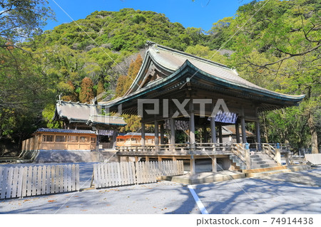 [Kagoshima Prefecture] Tsurugane Shrine (Sengan-en) under fine weather 74914438