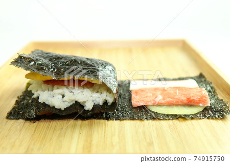 Make a folding gimbap (Korea, unrolled seaweed roll) Make a folding gimbap (Korea, unrolled seaweed roll) 74915750