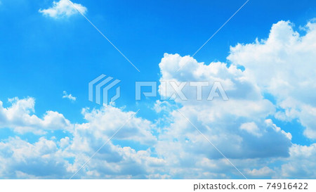 仲夏的藍天和各種雲景觀 74916422