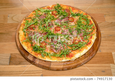 Arugula Pizza Pie 74917130