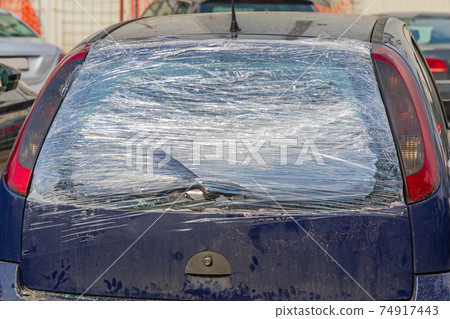 Broken Rear Windscreen 74917443