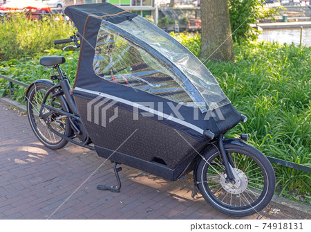 Family Bicycle Cabin Cover 74918131