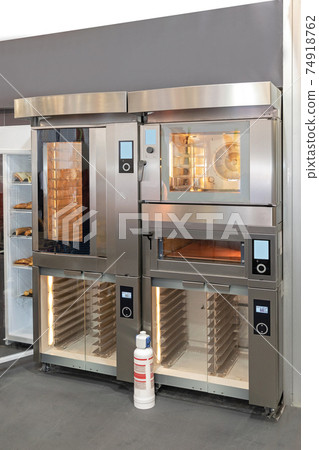 Oven in Bakery Oven in Bakery 74918762