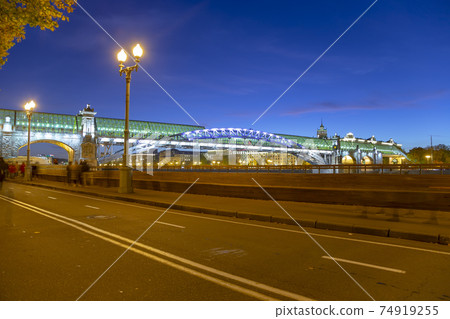 View of the Pushkinsky (Andreevsky) Bridge (at night). Moscow, Russia 74919255