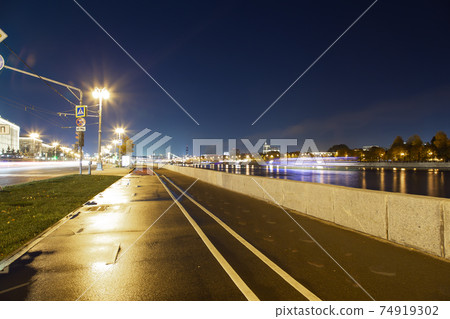 Moskva River and embankments (at night). Moscow, Russia Moskva River and embankments (at night). Moscow, Russia 74919302