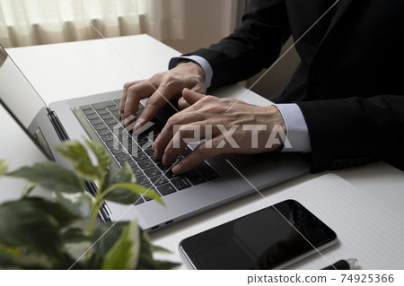 手提電腦，個人計算機，整理好的書桌，整潔的白色筆記本電腦， 74925366