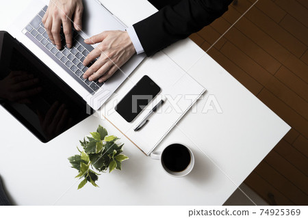 手提電腦，個人計算機，整理好的書桌，整潔的白色筆記本電腦， 74925369