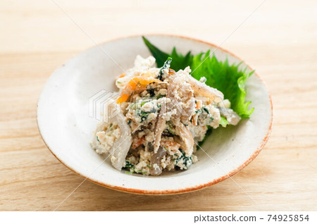 Whispers of spinach 74925854