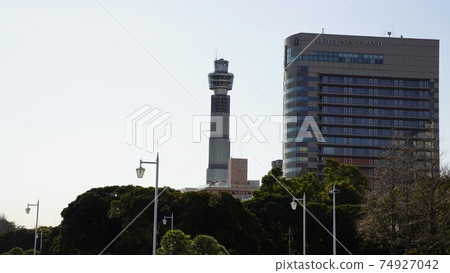 從山下公園橫濱看的新大酒店和海洋大廈 74927042