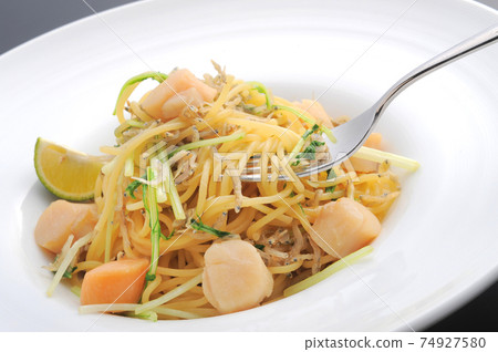 Shirasu and scallop pasta Shirasu and scallop pasta 74927580
