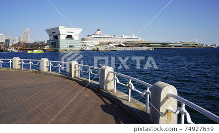從橫濱和山下公園看的大碼頭 從橫濱和山下公園看的大碼頭 74927639